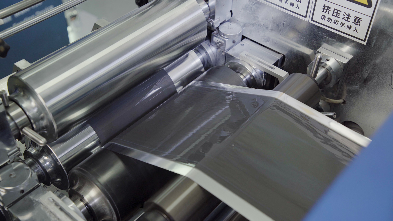 重庆大学镁电池团队开发的部分镁电池产品和技术.重庆大学供图