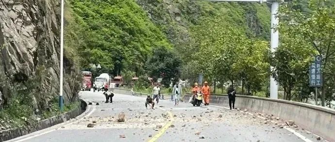 四川泸定地震已致7人遇难，多支救援力量赶赴震中！最新消息→