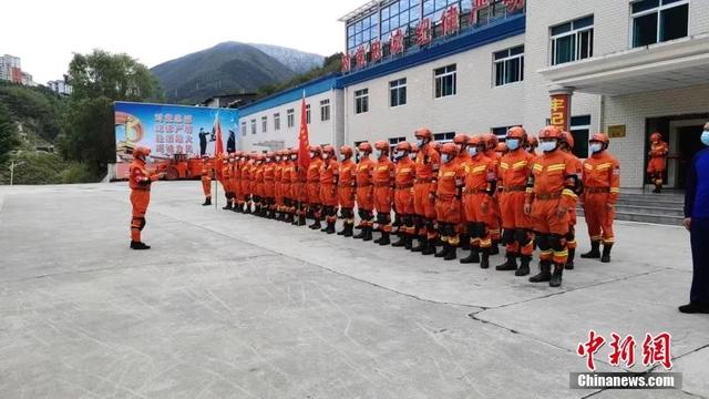 四川泸定6.8级地震，当地居民收到地震预警休闲区蓝鸢梦想 - Www.slyday.coM