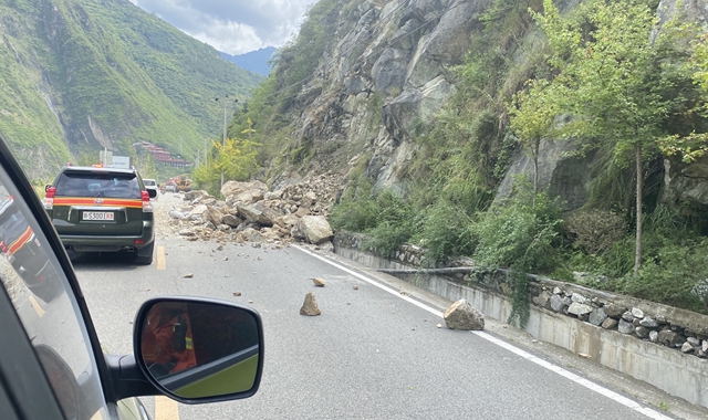 泸定县6.8级地震逾30人遇难，四川同时直面多重考验休闲区蓝鸢梦想 - Www.slyday.coM