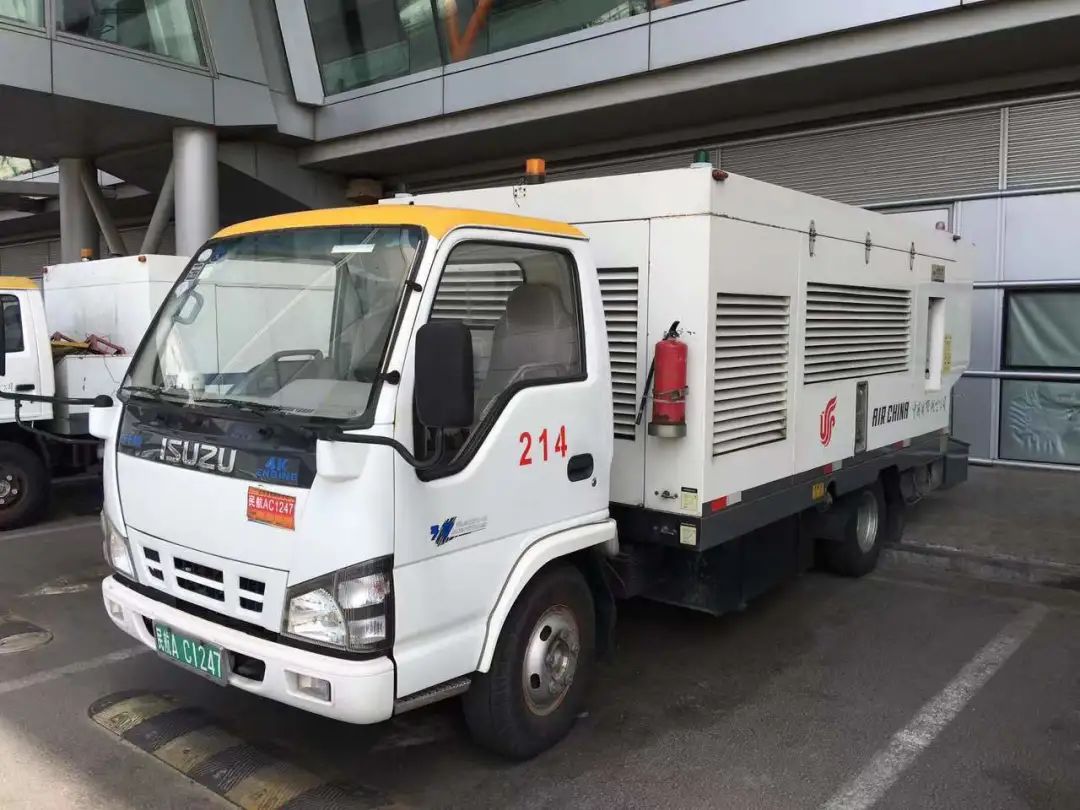 地面气源车无论哪种冷气来源,都是经过机上高效空气过滤系统净化后