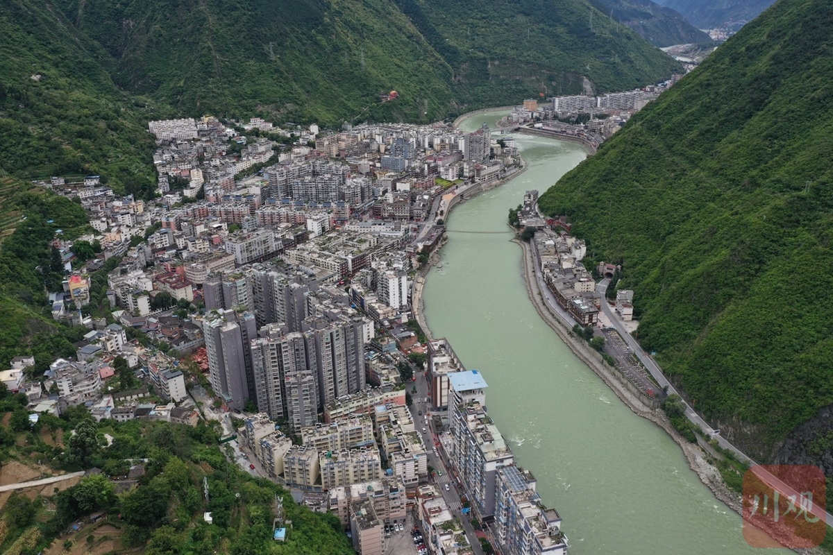 航拍|直击震后泸定县城|地震|景区_新浪新闻