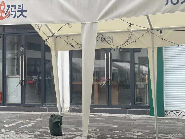 曾投资一个亿复古港风很吸睛，如今不到一年冷冷清清，萧山闻堰老街怎么了？休闲区蓝鸢梦想 - Www.slyday.coM