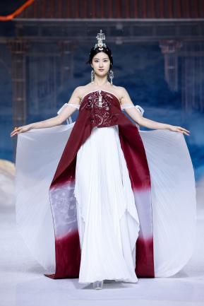 熊英·盖娅传说 |【乾坤·碧落】2023ss中国国际时装周大秀__财经头条