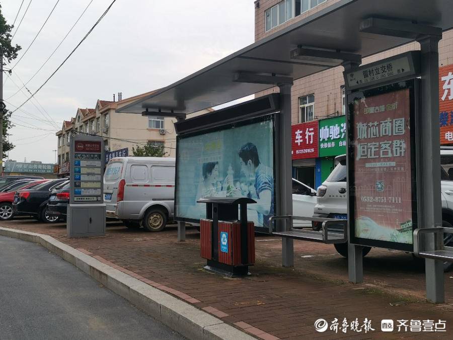 尴尬！垃圾桶正对公交站候车座，乘客被迫闻着异味等车休闲区蓝鸢梦想 - Www.slyday.coM