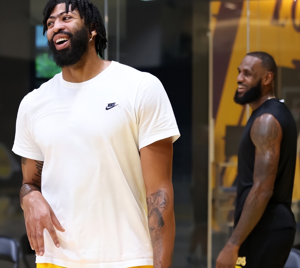 戴维斯|安东尼|湖人_新浪新闻