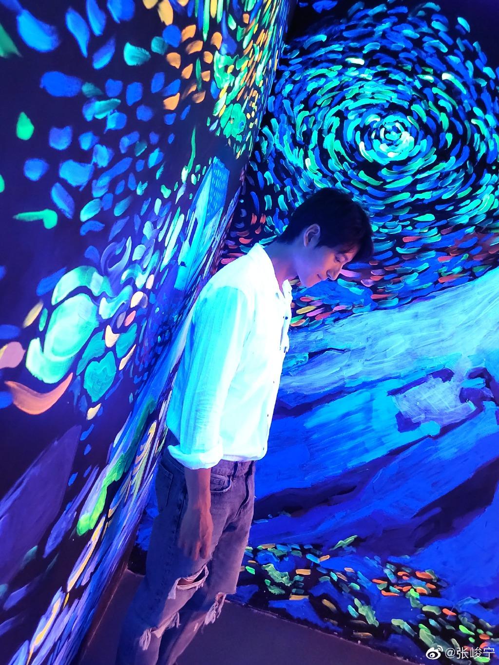 谁能拒绝会耍花剑的少年侠客啊！张峻宁一秒穿衣镜头，谁没疯过休闲区蓝鸢梦想 - Www.slyday.coM