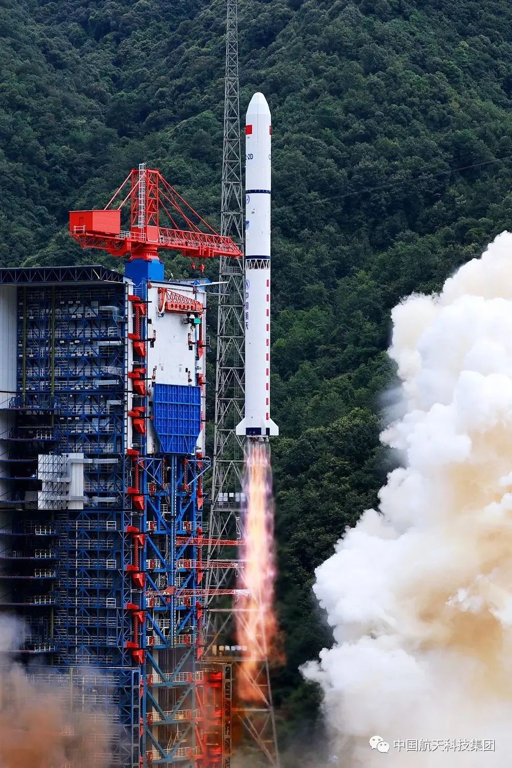 图源:中国航天科技集团发,邱立军 摄本次发射是长征二号丁运载火箭第