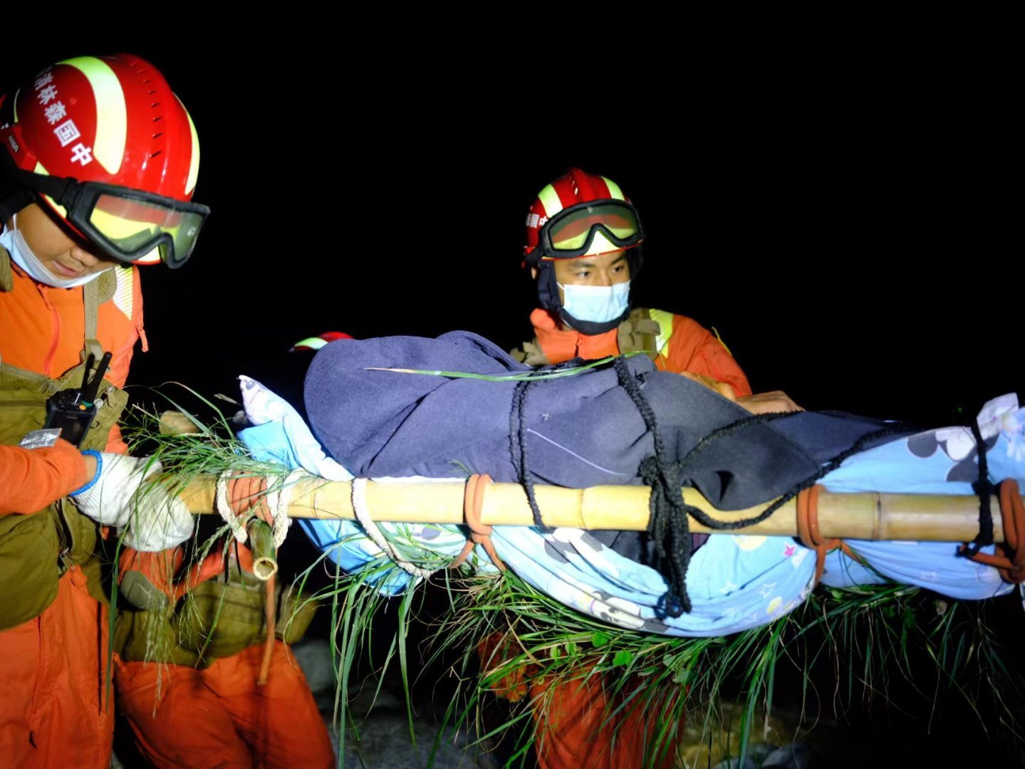 直击泸定6.8级地震休闲区蓝鸢梦想 - Www.slyday.coM