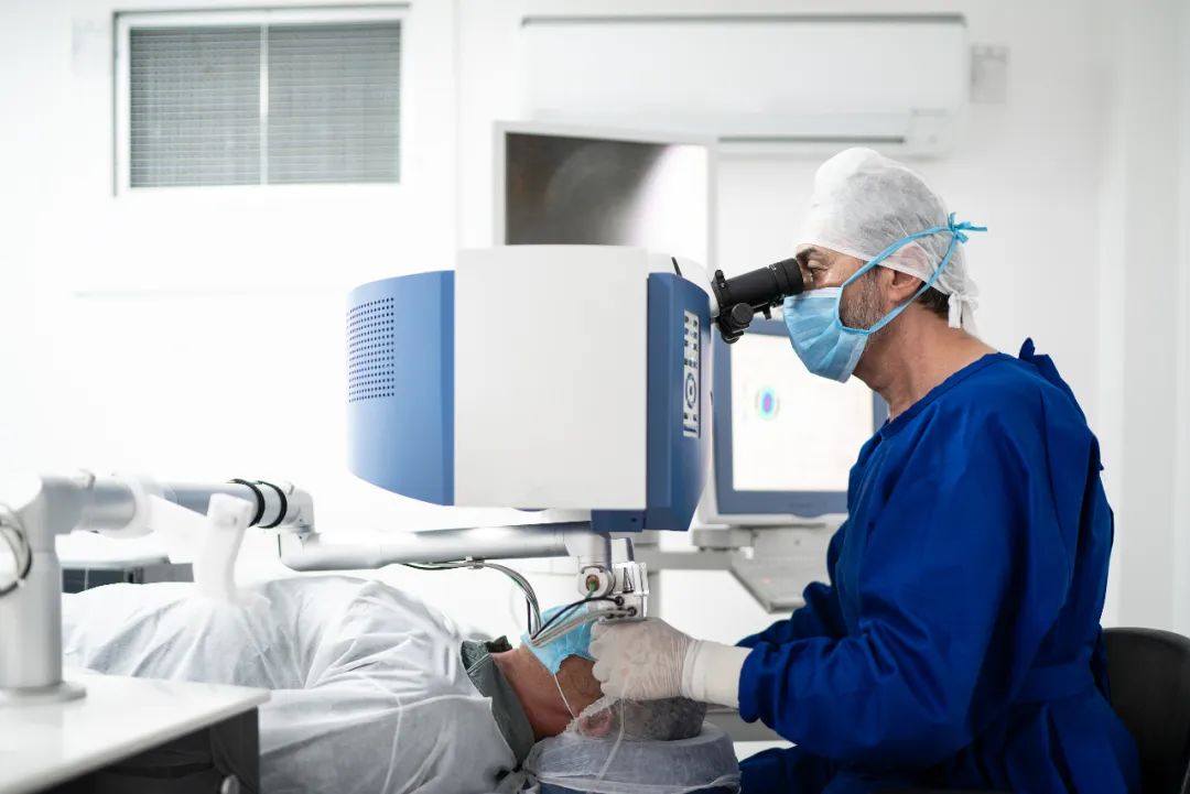 真的会瞎！别再熬夜刷手机，小心“青光眼”盯上你！休闲区蓝鸢梦想 - Www.slyday.coM