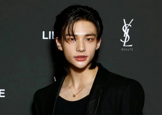 韩式滤镜又破裂！知名韩团参加时尚活动，外媒生图脸型崎岖发肿休闲区蓝鸢梦想 - Www.slyday.coM