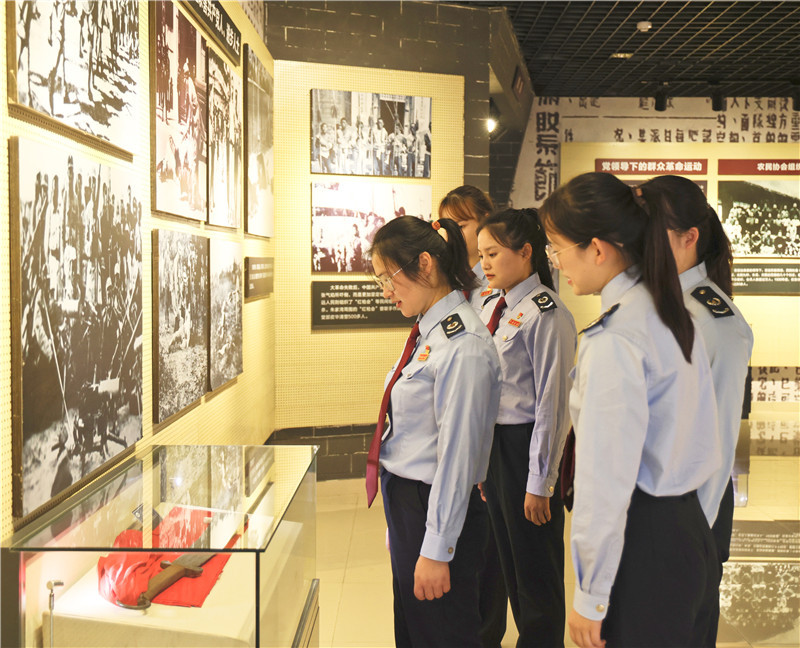 定远县税务局组织开展“祭奠先烈英魂 赓续税务力量”活动休闲区蓝鸢梦想 - Www.slyday.coM