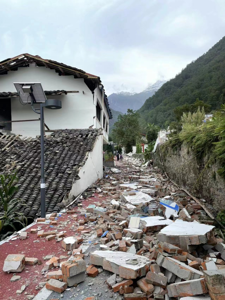 震中海螺沟景区:游客少是万幸|民宿|财经|海螺沟_新浪新闻