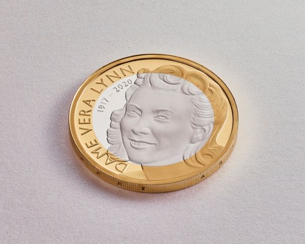 2021年11月22日，英国皇家铸币厂发行的2022年新英镑硬币。（路透社）