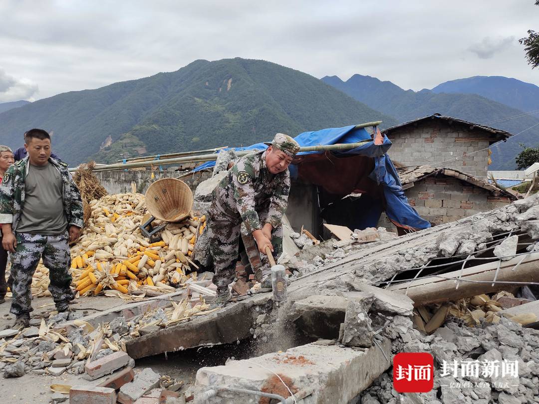人大代表带着村民奋战5小时 救出埋在废墟下的八旬老人丨“9·5”泸定地震休闲区蓝鸢梦想 - Www.slyday.coM