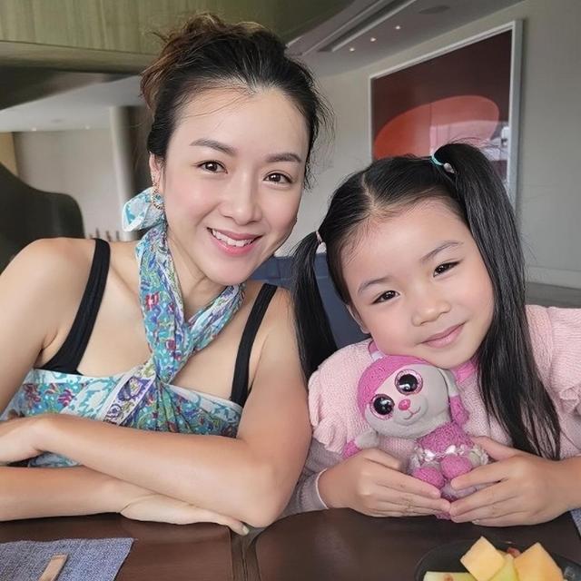 陈茵媺和女儿