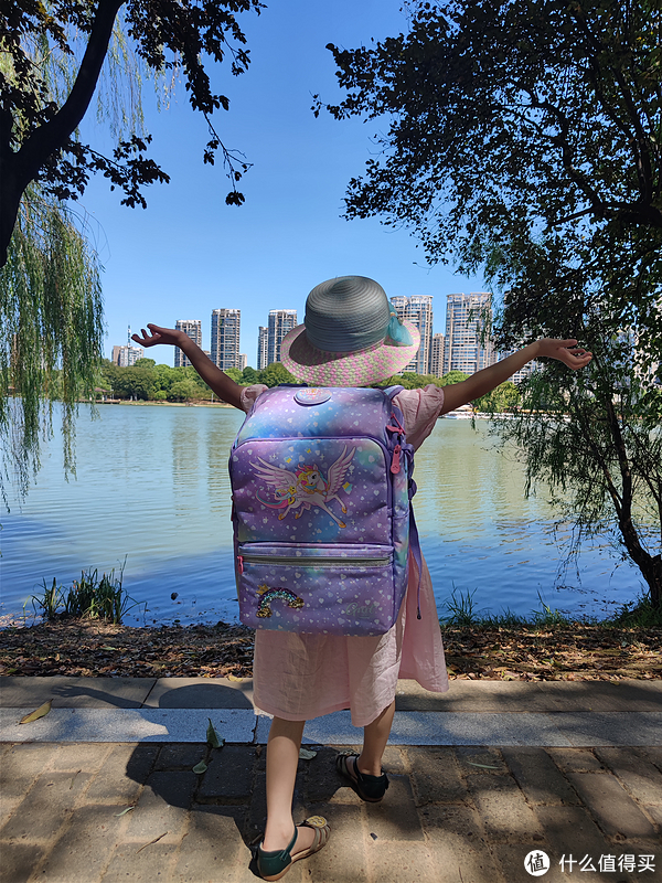 开学季：给家里即将上小学的宝贝闺女买了一个GMT护脊儿童书包，宝贝高兴的蹦了起来。休闲区蓝鸢梦想 - Www.slyday.coM