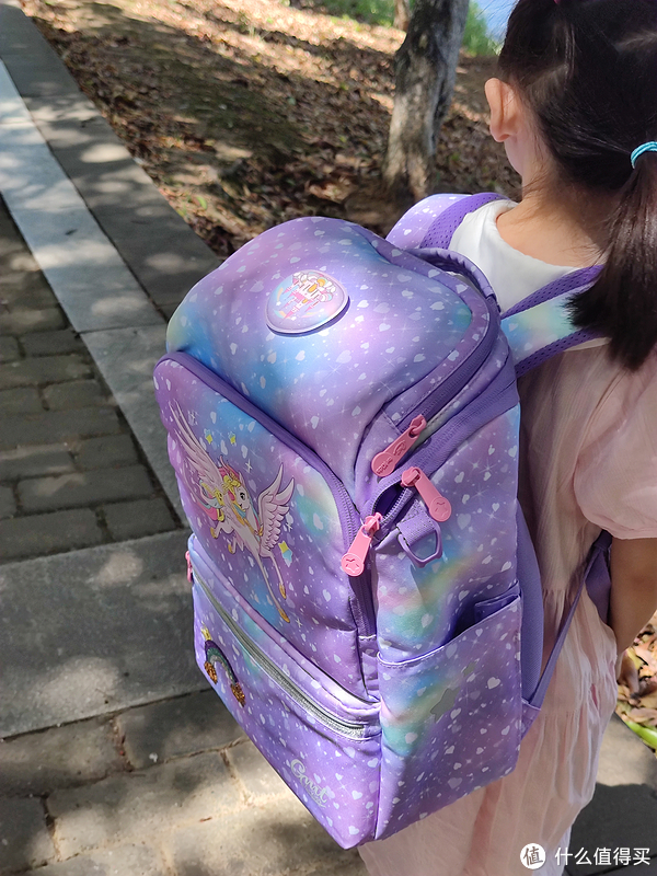 开学季：给家里即将上小学的宝贝闺女买了一个GMT护脊儿童书包，宝贝高兴的蹦了起来。休闲区蓝鸢梦想 - Www.slyday.coM