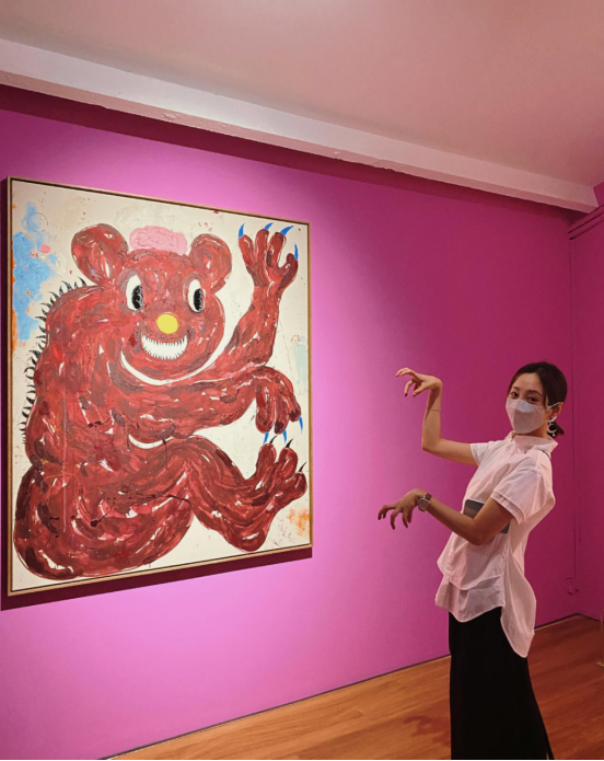 被李纯的私服穿搭给惊艳了!简单的白色穿出花来了,真是完美休闲区蓝鸢梦想 - Www.slyday.coM 被李纯的私服穿搭给惊艳了!简单的白色穿出花来了,真是完美休闲区蓝鸢梦想 - Www.slyday.coM