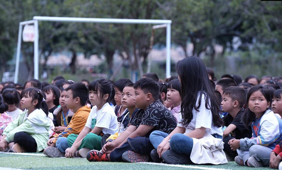 讲避险也讲梦想 第77集团军战士为四川石棉小学生带来“震后第一课”休闲区蓝鸢梦想 - Www.slyday.coM