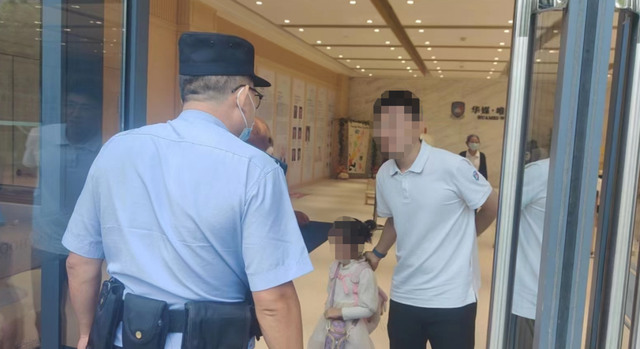杭州：5岁萌娃被爷爷送错幼儿园，看到警察叔叔开启“实力吐槽”休闲区蓝鸢梦想 - Www.slyday.coM
