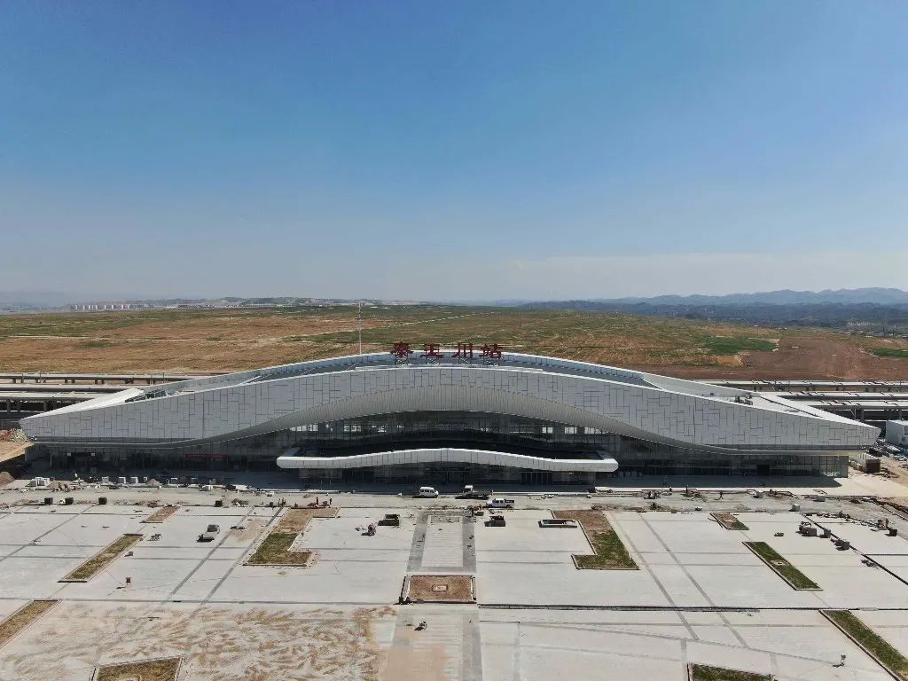 平川西,靖远北,白银南,秦王川5座高铁站,中卫南站和兰州西站为既有