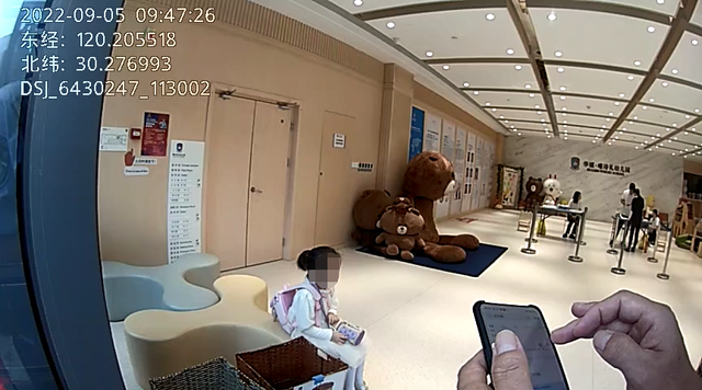 杭州：5岁萌娃被爷爷送错幼儿园，看到警察叔叔开启“实力吐槽”休闲区蓝鸢梦想 - Www.slyday.coM