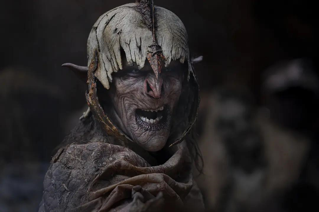 托尔金笔下,等级高的种族肤色总是白皙的,而等级低的奥克等生物则是