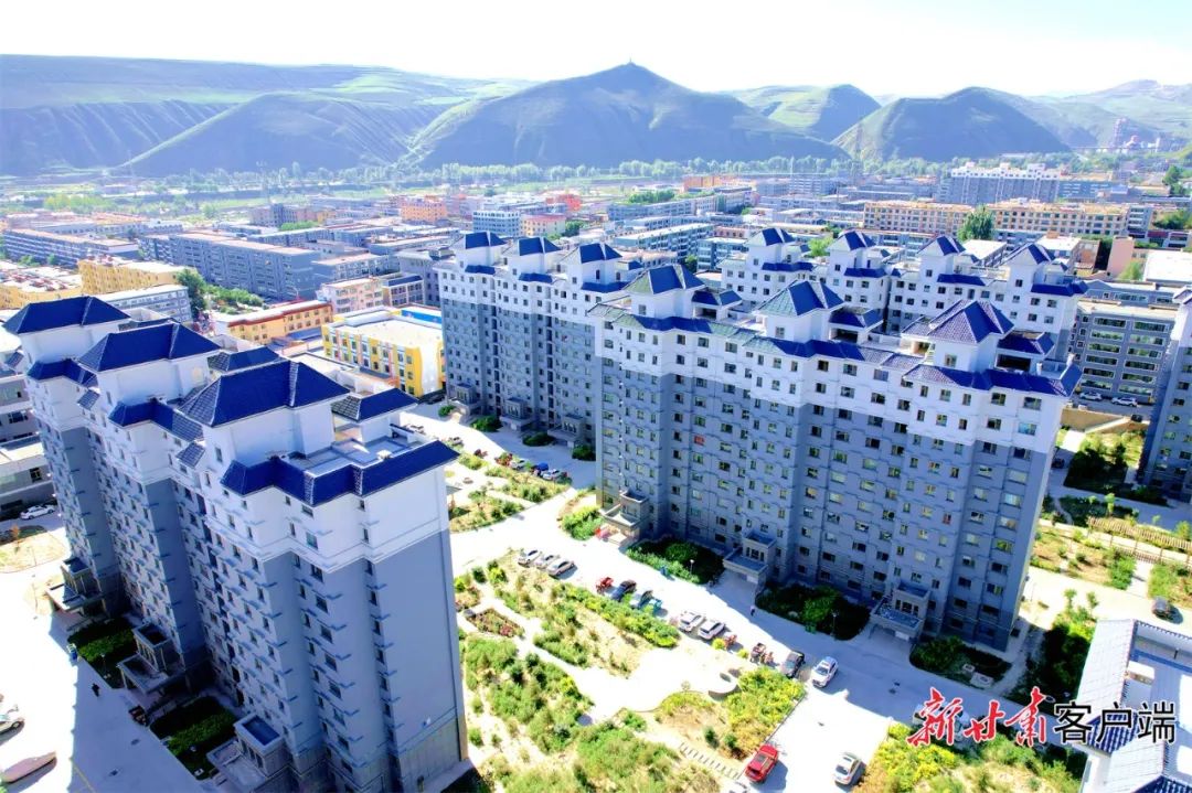 作为分散安置点之一的古浪县城世纪路昌宁小区.