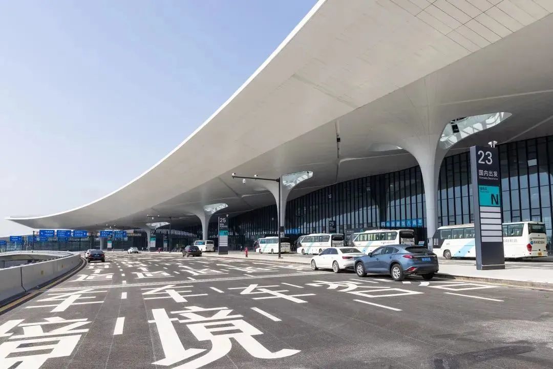 首批154名旅客抵达杭州机场t4航站楼,新航站楼的这个设计真方便|旅客