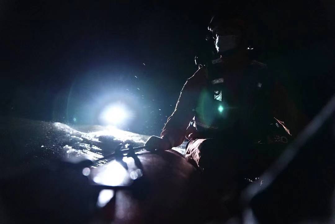 跨越87年的同框：大渡桥上再现“飞夺泸定桥”休闲区蓝鸢梦想 - Www.slyday.coM