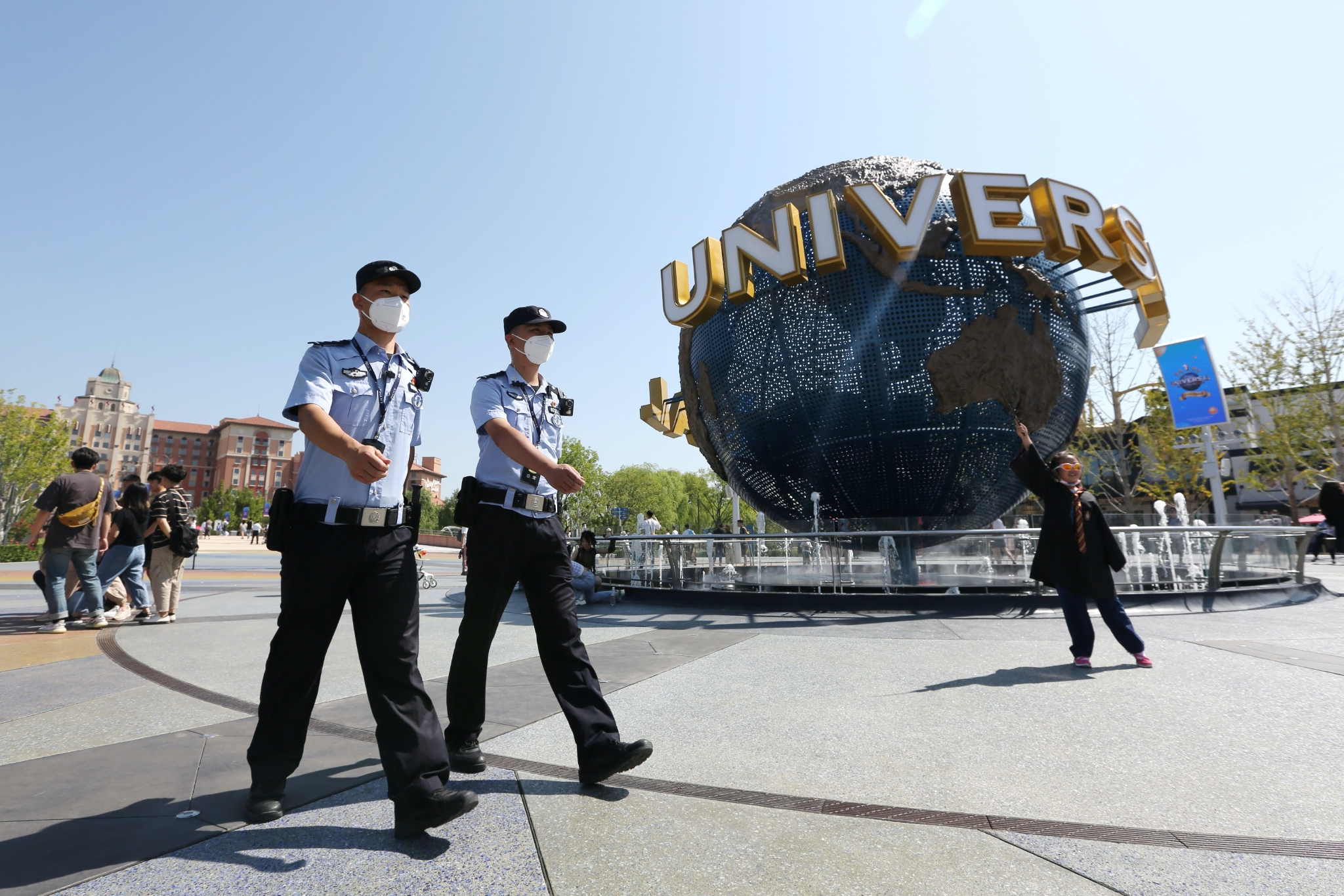 环球影城城市大道,北京市公安局通州分局文景派出所民警在巡逻