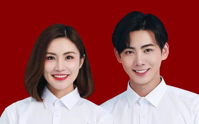 32岁女主持大王婚礼曝光,与老公甜蜜相拥,明星好友面部显僵硬|大王_新浪新闻