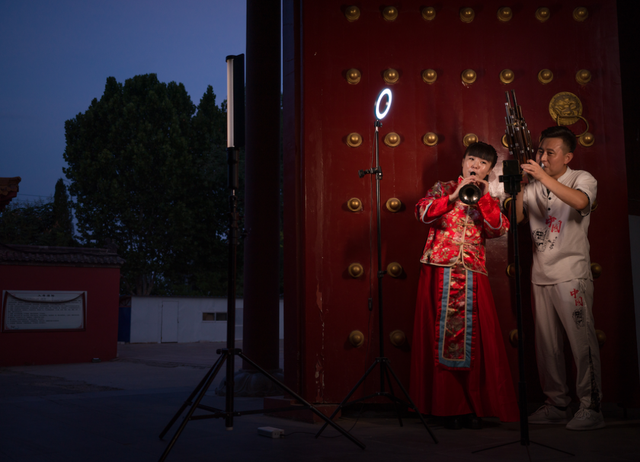 没见过这么“燥”的直播！这声一响，绝了……休闲区蓝鸢梦想 - Www.slyday.coM