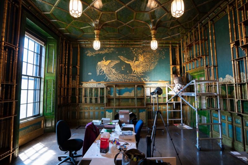 美国国立亚洲艺术博物馆的惠斯勒孔雀屋正在进行保护工作（图源：华盛顿特区史密森尼学会国立亚洲艺术博物馆）