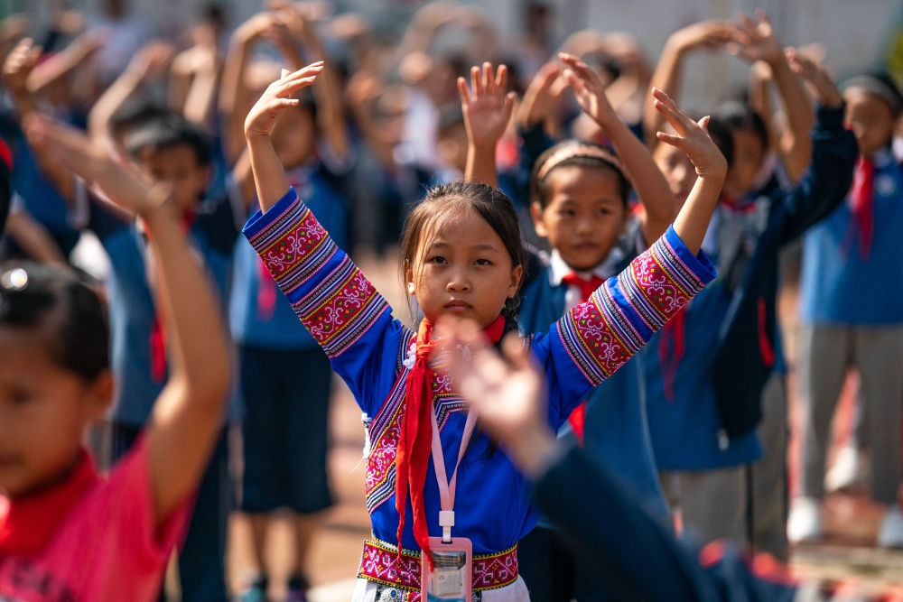 孩子们正在进行大课间活动。新华社记者 胡超 摄