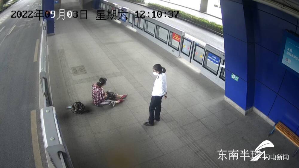 “作为医务人员 救人是第一位的！”跪地救人的“马尾辫女孩”找到了，是一名护士！休闲区蓝鸢梦想 - Www.slyday.coM