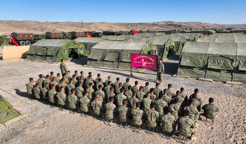 野外驻训中,他们开展多样化军营网络安全宣传周活动