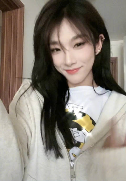 第一眼真的没认出来这居然是胡烨韬