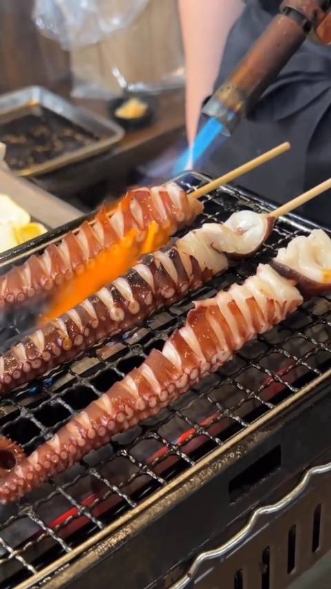 秘制酱汁烤章鱼脚 使用的长度为15cm以上的章鱼脚 吃起来qq弹弹