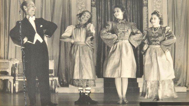 ▲1940年到1944年期间，有两位小公主参加了4次演出。