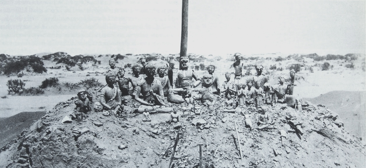 月)1909年6月,柯兹洛夫挖开了一座名为"辉煌舍利塔"的佛塔遗址(图6-10