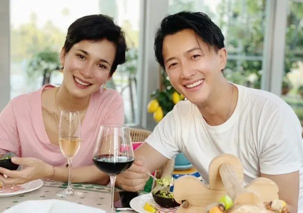 升级成爸妈！韩庚卢靖姗官宣：喜得千金！休闲区蓝鸢梦想 - Www.slyday.coM