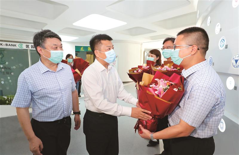 杜小刚赵建军教师节前夕分别走访慰问一线教职员工|杜小