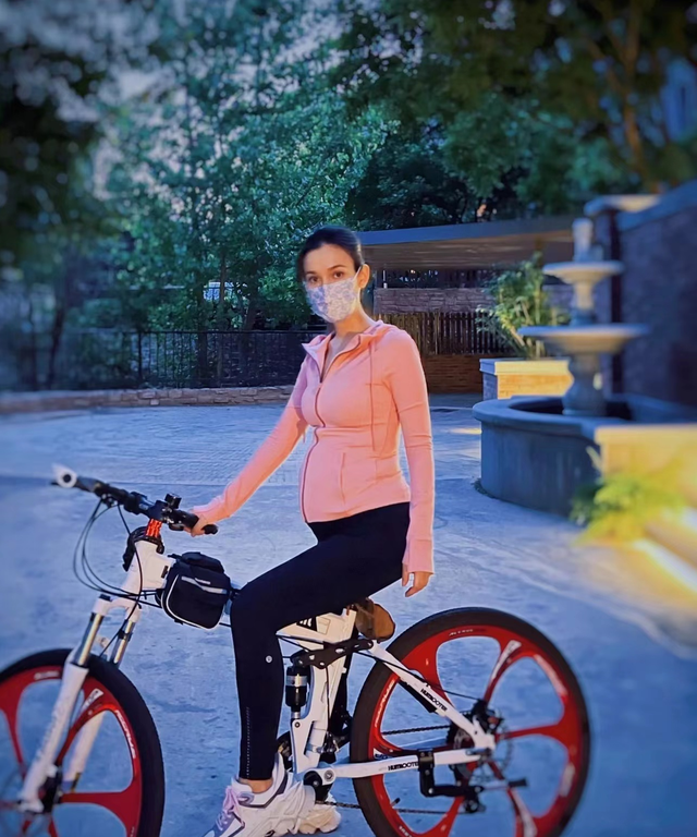 升级成爸妈！韩庚卢靖姗官宣：喜得千金！休闲区蓝鸢梦想 - Www.slyday.coM