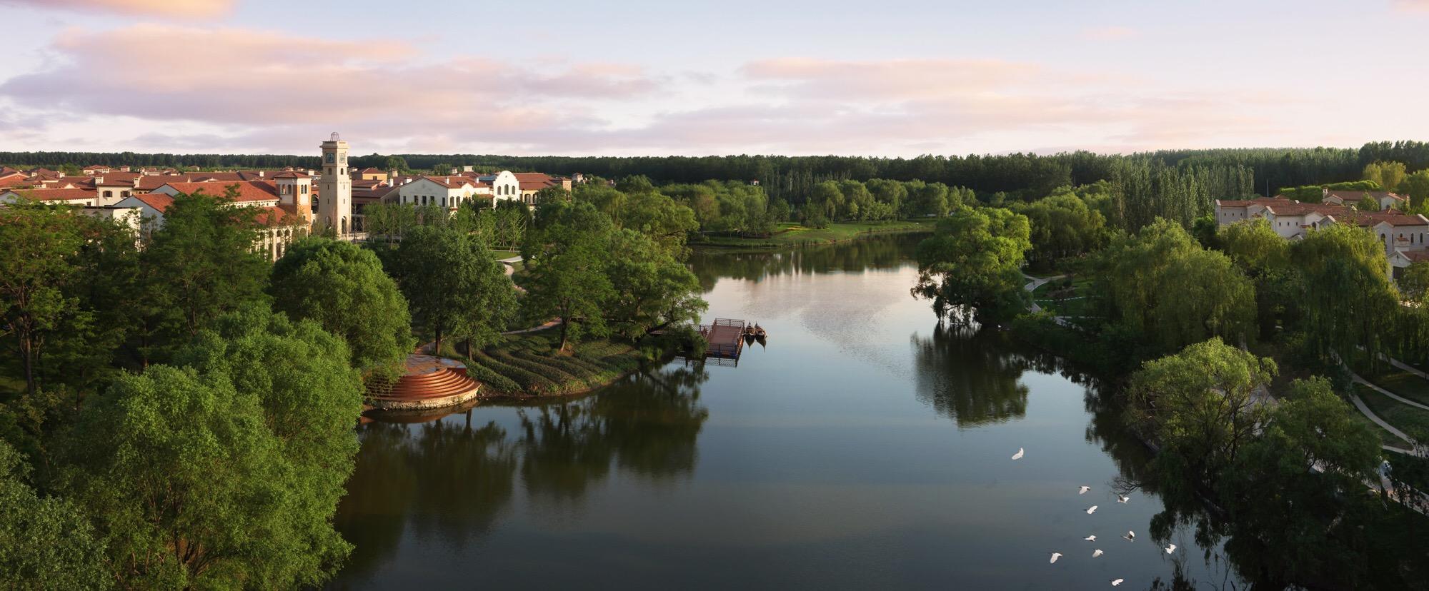 北京副中心 温榆河畔 鲁能格拉斯小镇 临水观景新中式叠墅