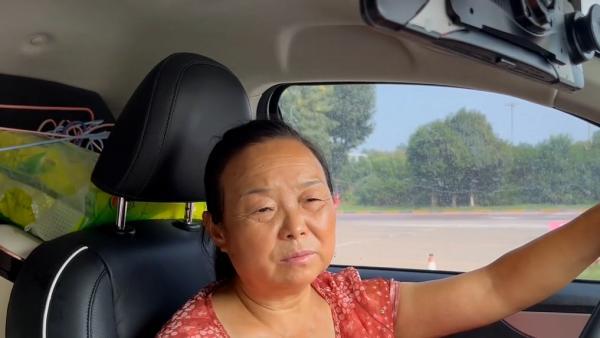 自驾阿姨苏敏“出逃”2年第一次回家：过中秋、看看妈妈