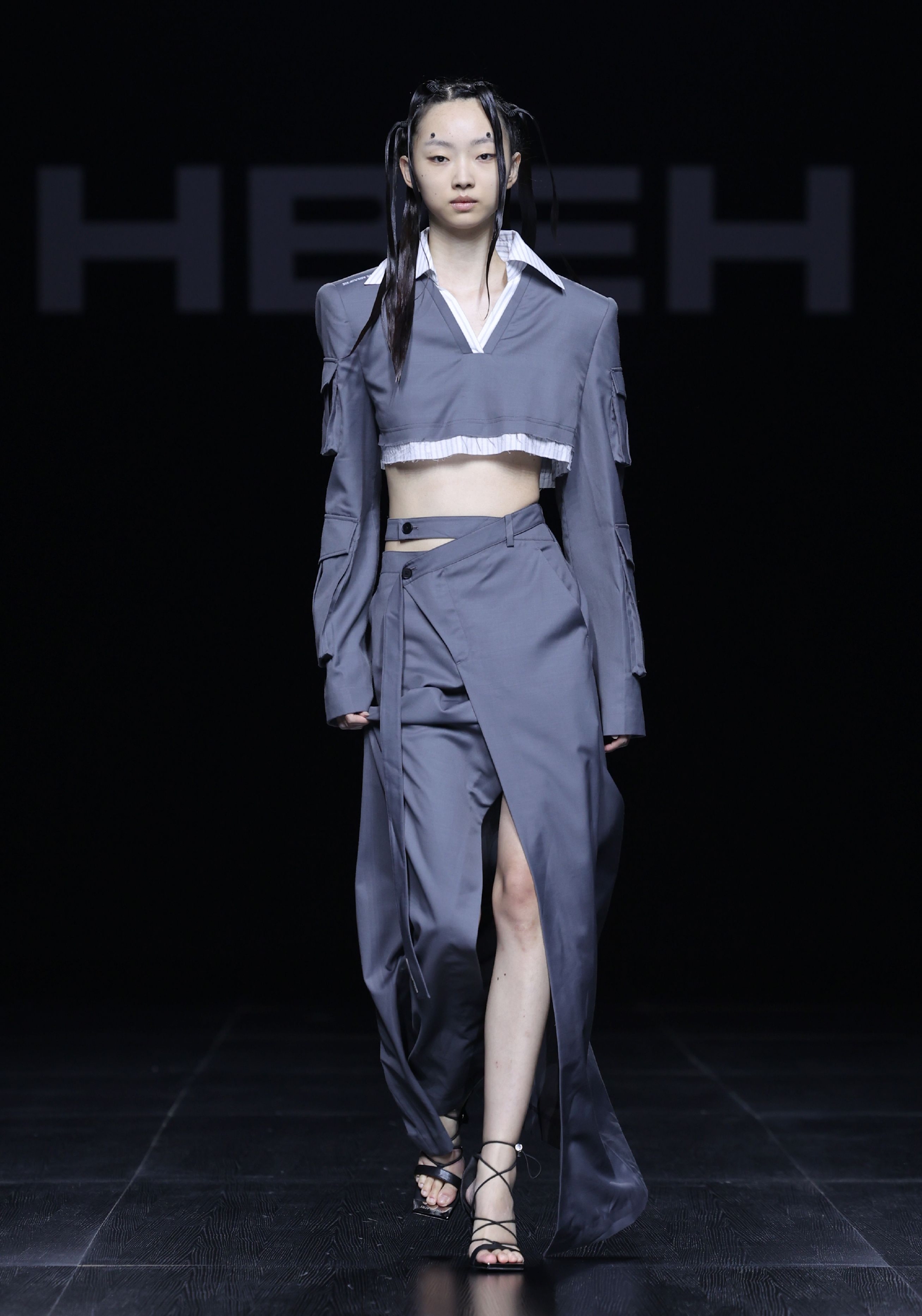 "hbeh·惠文龙"时装发布会在京举行__财经头条