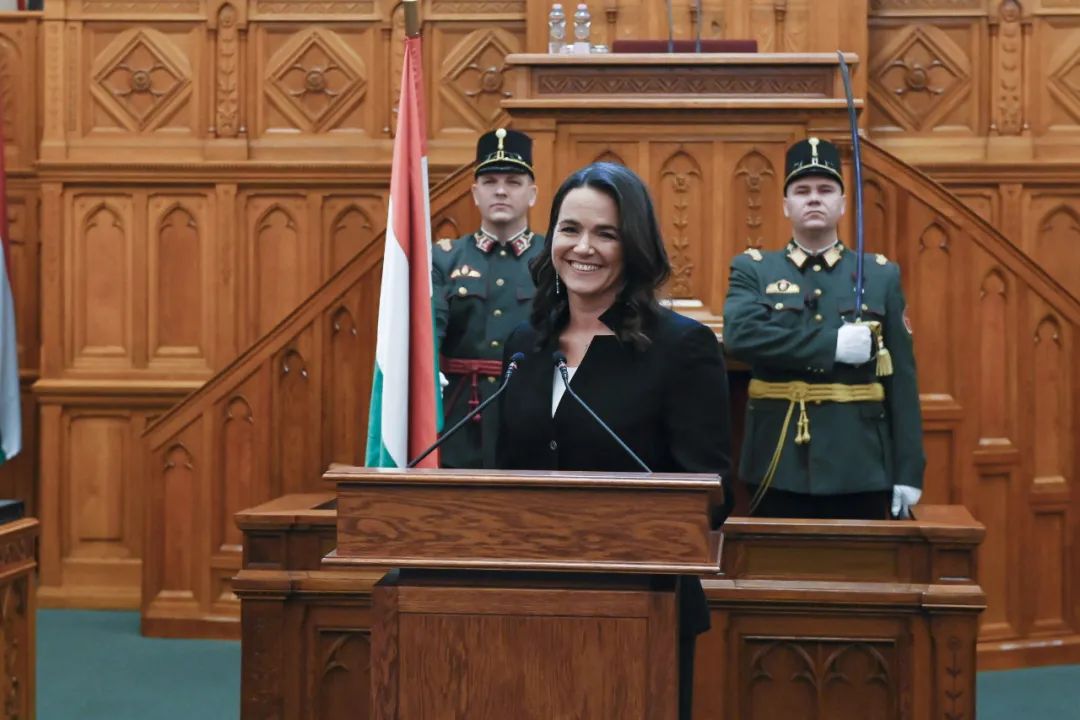 匈牙利现任总统图片