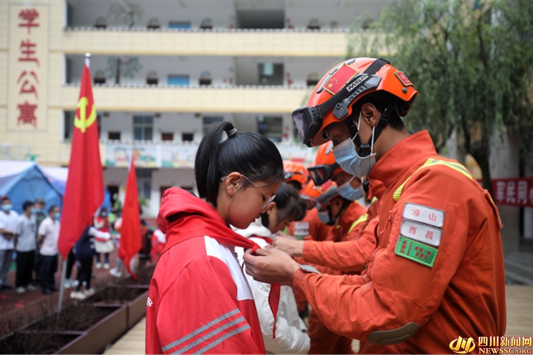 组图｜教师节遇上中秋节 草科乡中心小学上演一幕幕暖心的“双向奔赴”休闲区蓝鸢梦想 - Www.slyday.coM